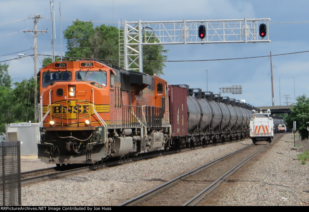 BNSF 271 West